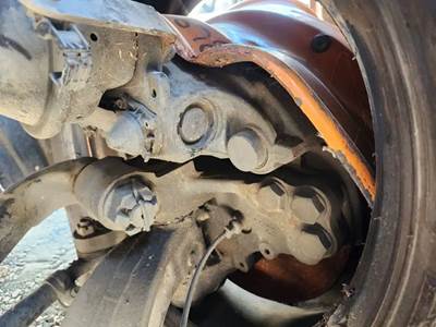 Freightliner Cascadia 126 Left Spindle