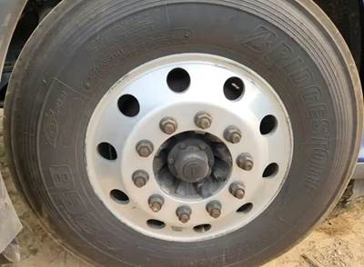 Freightliner Cascadia 132 Left Spindle