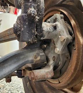 Freightliner Columbia 112 Left Spindle