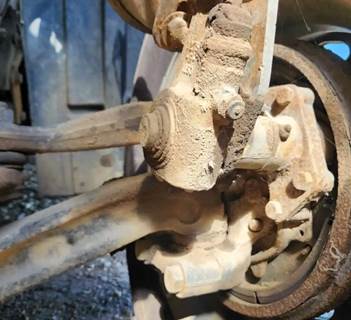 Freightliner Columbia 120 Left Spindle