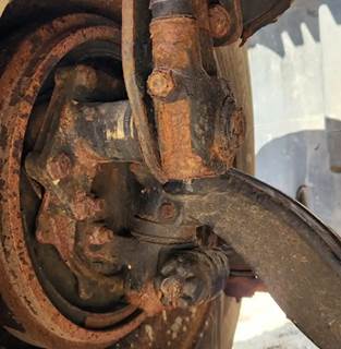 Freightliner Columbia 120 Right Spindle