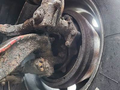 Freightliner Columbia 120 Left Spindle