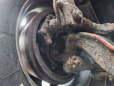 Freightliner Columbia 120 Right Spindle