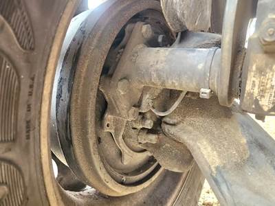 Freightliner Coronado 132 Right Spindle for a 2015 Freightliner Coronado 132 Glider
