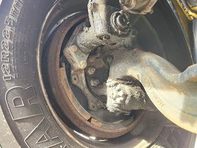 Freightliner FL80 Right Spindle