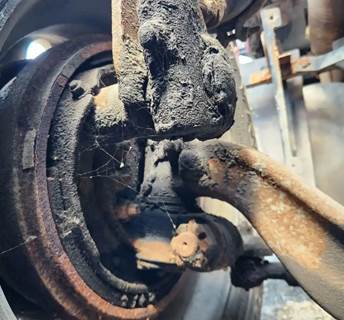 Freightliner FLD120 Right Spindle