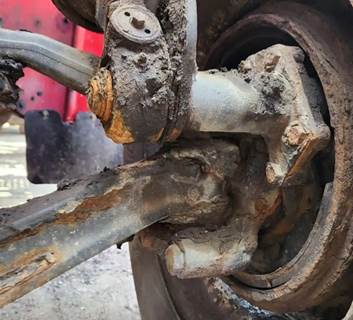 Freightliner M2 106 Left Spindle