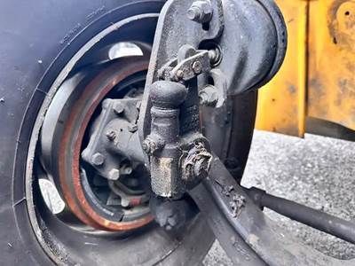 Freightliner M2 106 Right Spindle