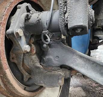 Freightliner M2 106 Right Spindle