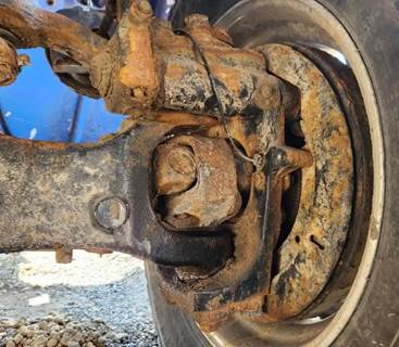 Freightliner M2 106 Left Spindle