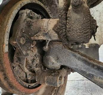 Freightliner M2 106 Right Spindle