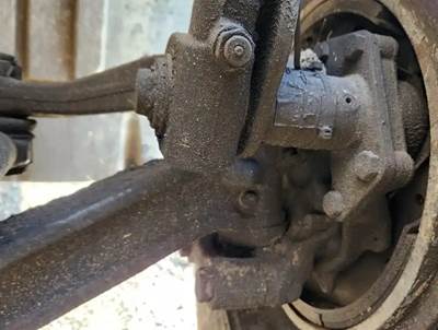 Freightliner ST120 Left Spindle