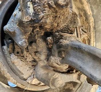 Freightliner ST120 Right Spindle