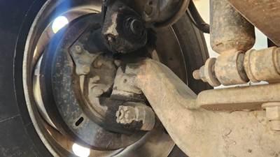 International 4400 Right Spindle