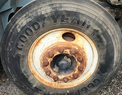 International 4900 Right Spindle