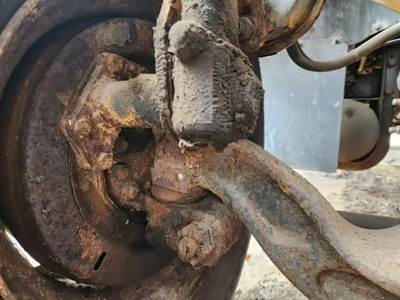 International 7400 Right Spindle