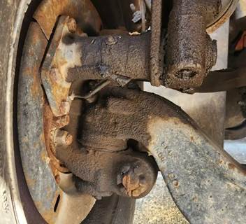 International 7600 Right Spindle