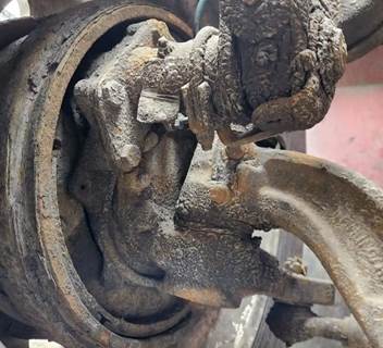 International 9400i Right Spindle