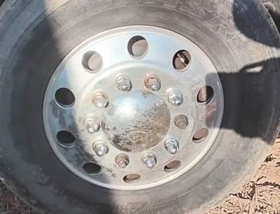 International CT660 Right Spindle