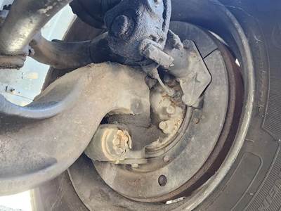 International CT660 Left Spindle