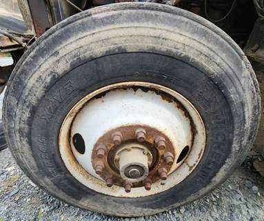 International F2574 Left Spindle for a 1999 International F-2574