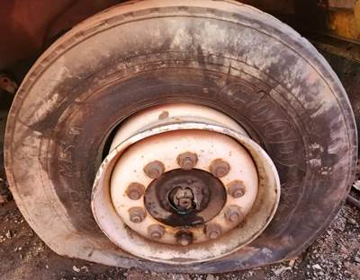 International F5070 Left Spindle for a 1993 International F-5070