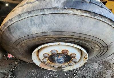 International F5070 Right Spindle for a 1993 International F-5070