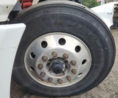 International LT625 Right Spindle