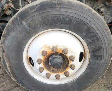 International LT625 Left Spindle