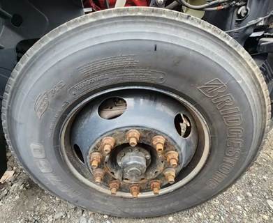 International LT625 Right Spindle