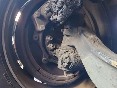 International LT625 Right Spindle