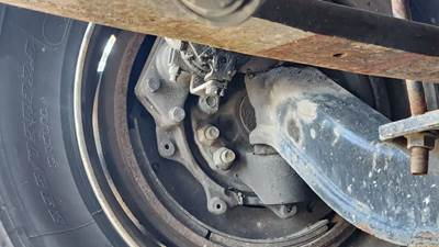 International LT625 Right Spindle