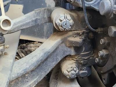 International LT625 Left Spindle