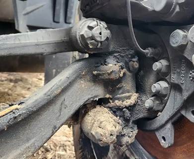 International LT625 Left Spindle