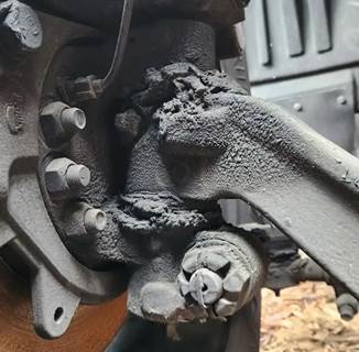 International LT625 Right Spindle