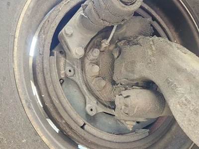 International LT625 Right Spindle