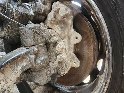 International LT625 Left Spindle