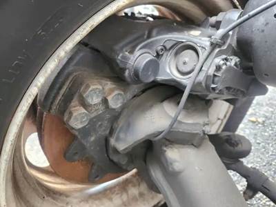 International LT625 Right Spindle