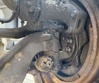 International LT625 Left Spindle