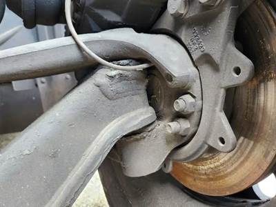 International LT625 Left Spindle