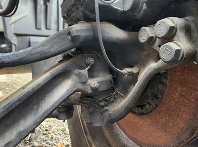 International LT625 Left Spindle