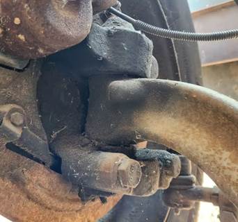 Isuzu FTR Right Spindle