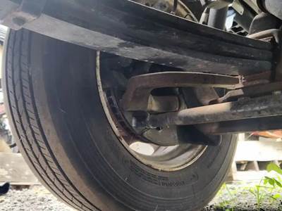 Isuzu NRR Right Spindle