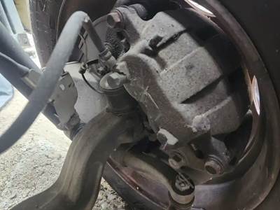 Isuzu NRR Right Spindle