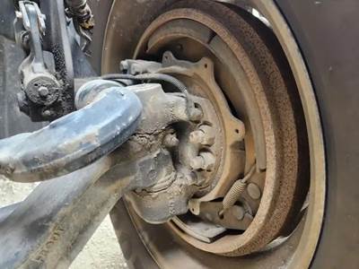 Kenworth T680 Left Spindle