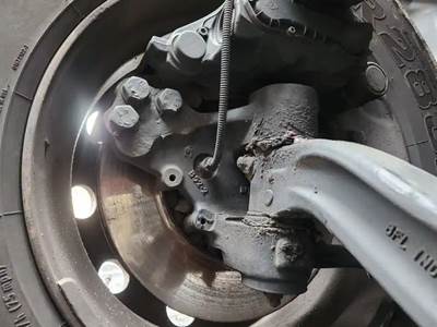 Kenworth T680 Left Spindle