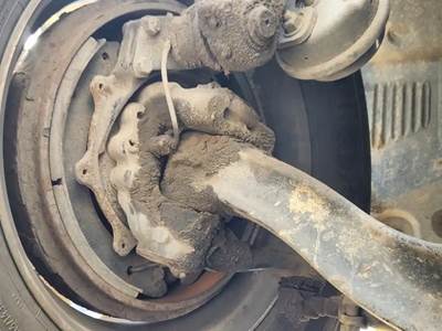 Mack Anthem Right Spindle