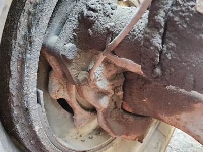 Mack Granite GU713 Right Spindle for a 2012 Mack GU713