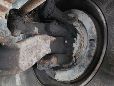 Mack MRU613 Left Spindle