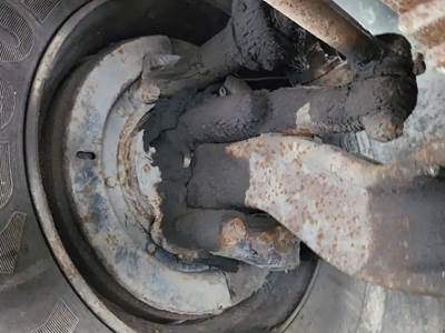 Mack MRU613 Right Spindle